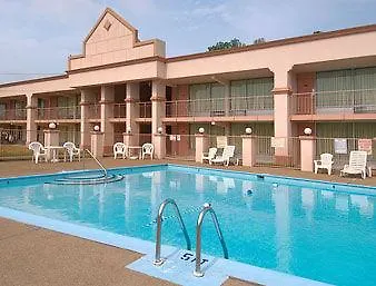 Super 8 By Wyndham Nashville Near Downtown / I-40 2*,
