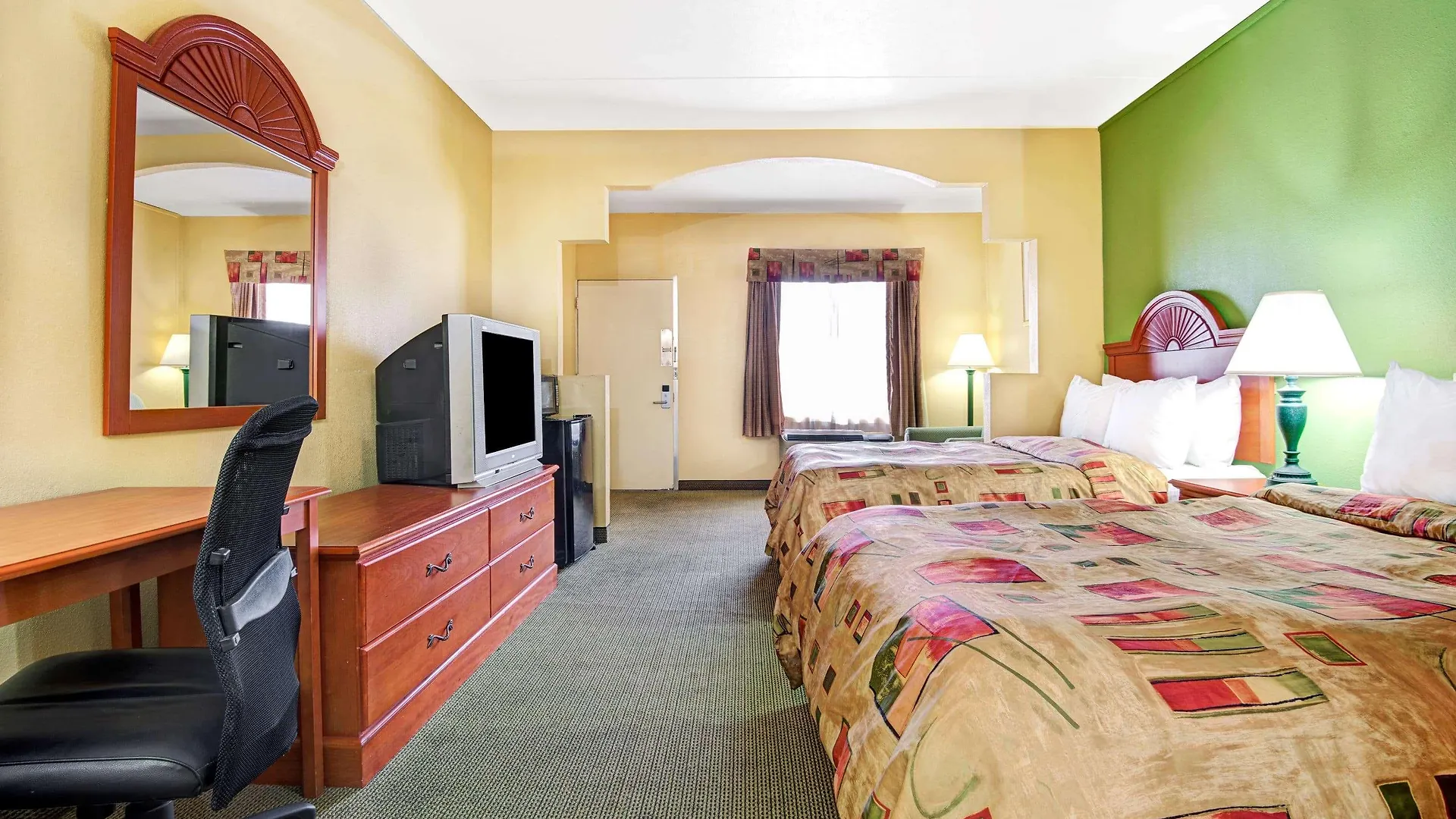 Super 8 By Wyndham Nashville Near Downtown / I-40 2*,