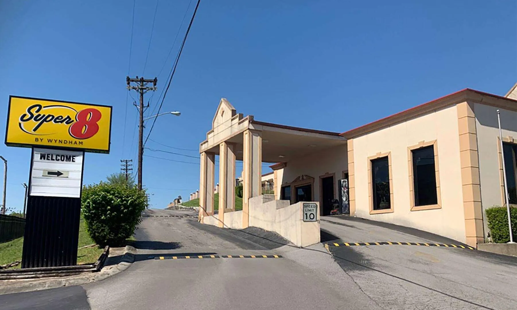 Super 8 By Wyndham Nashville Near Downtown / I-40 Hotel