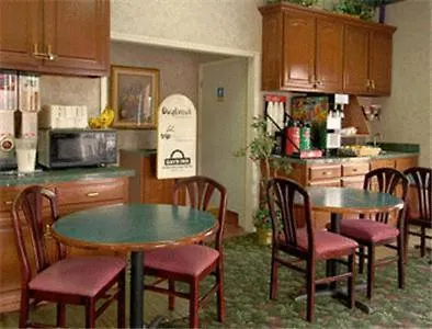 Hotel Super 8 By Wyndham Nashville Near Downtown / I-40