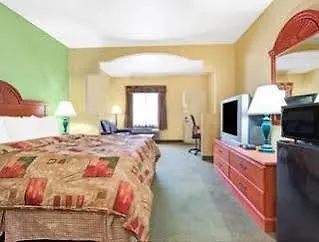 Super 8 By Wyndham Nashville Near Downtown / I-40