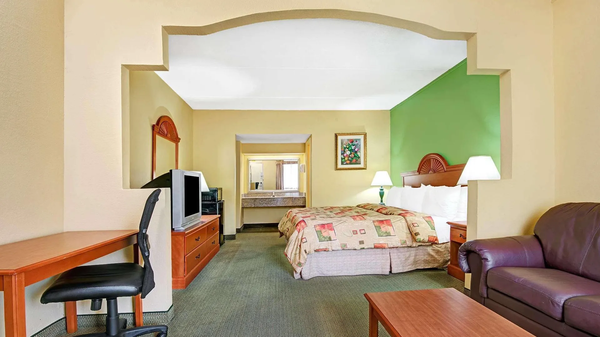 Hotel Super 8 By Wyndham Nashville Near Downtown / I-40