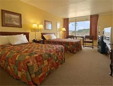 Super 8 By Wyndham Nashville Near Downtown / I-40 2*,